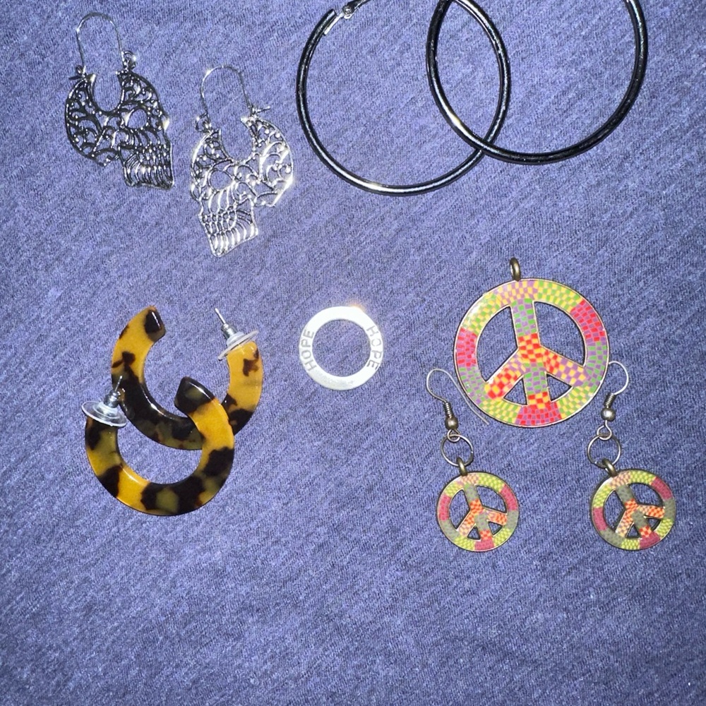 Jewelry assorted